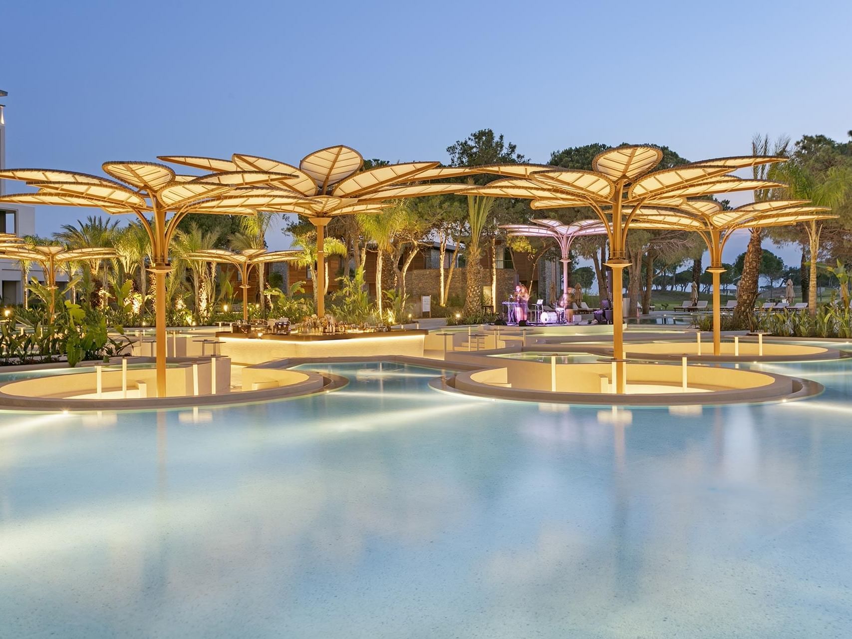 /api/cms/uploads/115_cullinan_belek_azure_pool_bar_standard_3abab13a3e.jpg