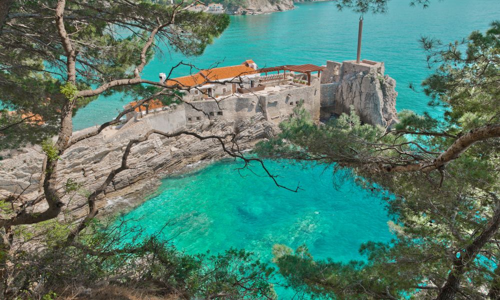 https://joinup.pl/api/cms/uploads/Budva_Riviera2_124c1ef043.jpg