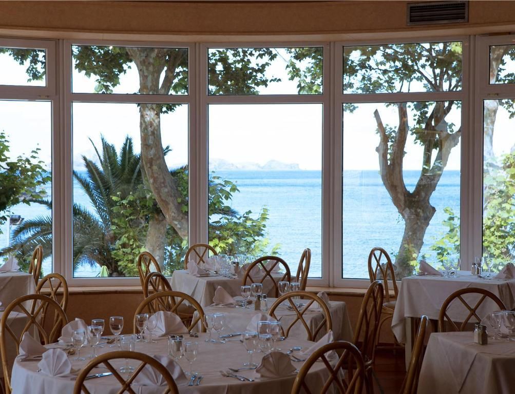 /api/cms/uploads/Dom_Pedro_Madeira_Ocean_Beach_Hotel_3_c6b5ce6201.jpg