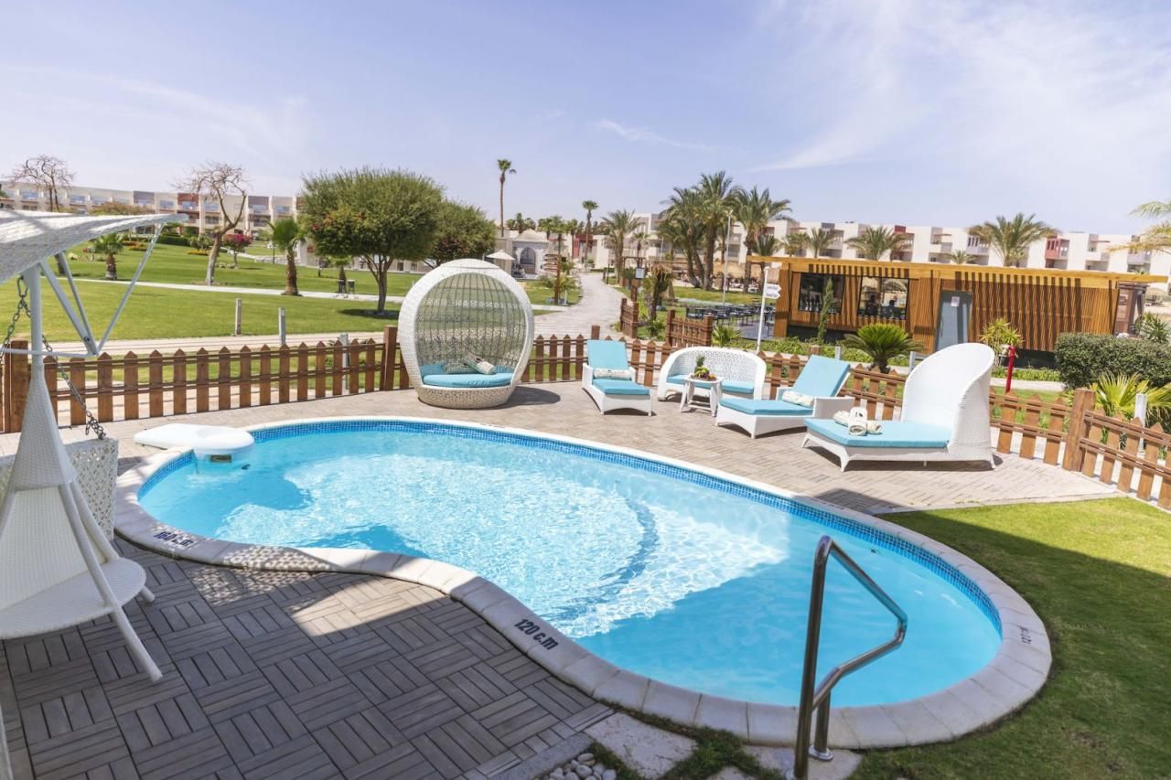 /api/cms/uploads/Posh_Club_Sunrise_Crystal_Bay_Resort_bad436987d.jpg