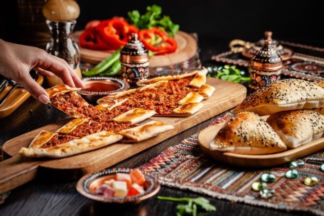 https://joinup.pl/api/cms/uploads/albanian_cuisine_famous_and_popular_640x427_52be17c119.jpeg