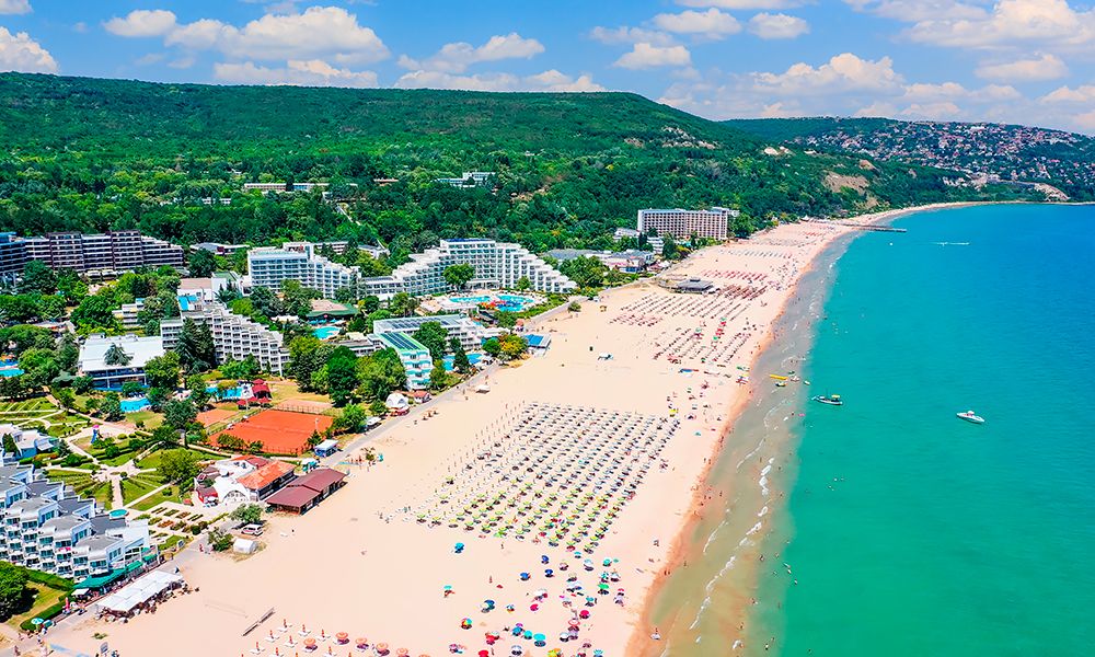 /api/cms/uploads/bulgaria_albena_kopiya_3490f9b19c.jpg