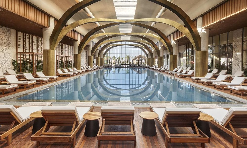 /api/cms/uploads/cullinan_belek_indoor_pool_standard1_4176db3cc5.jpg