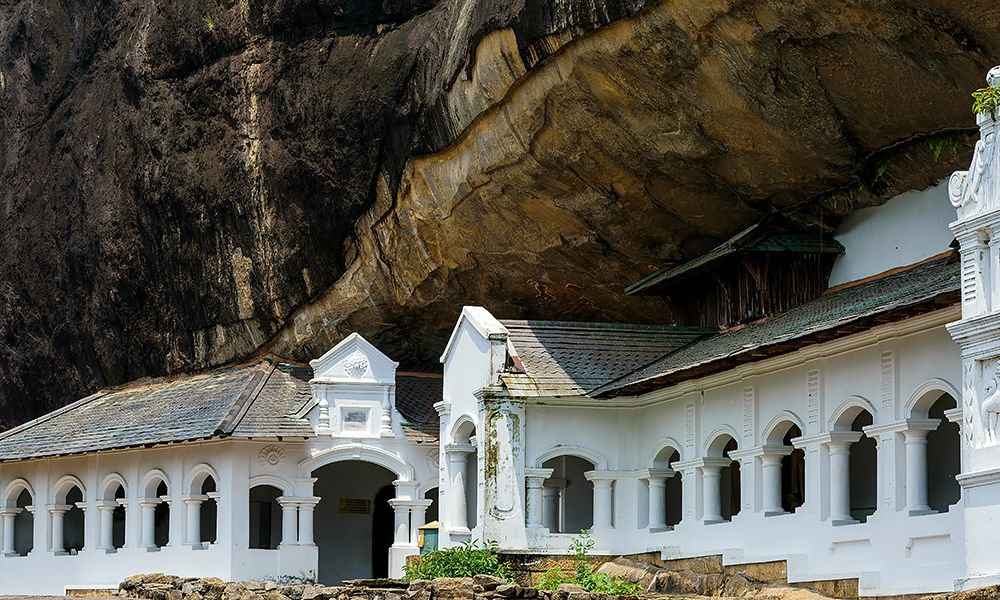 /api/cms/uploads/sri_lanka_Dambulla_cave_temple_956d85e8bd.jpg