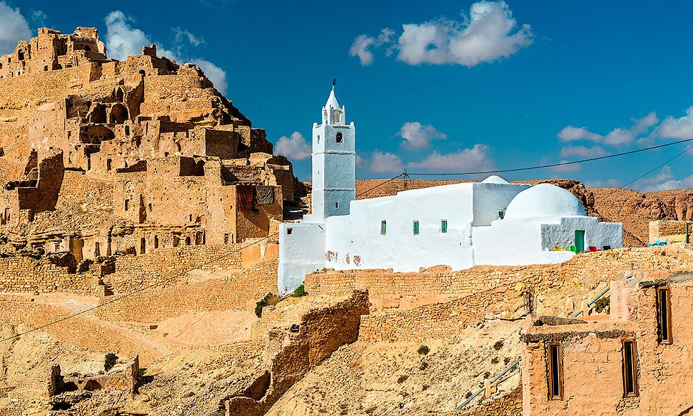 https://joinup.pl/api/cms/uploads/tunisia_Berber_village_in_Tataouine_4b4a1073f9.jpg