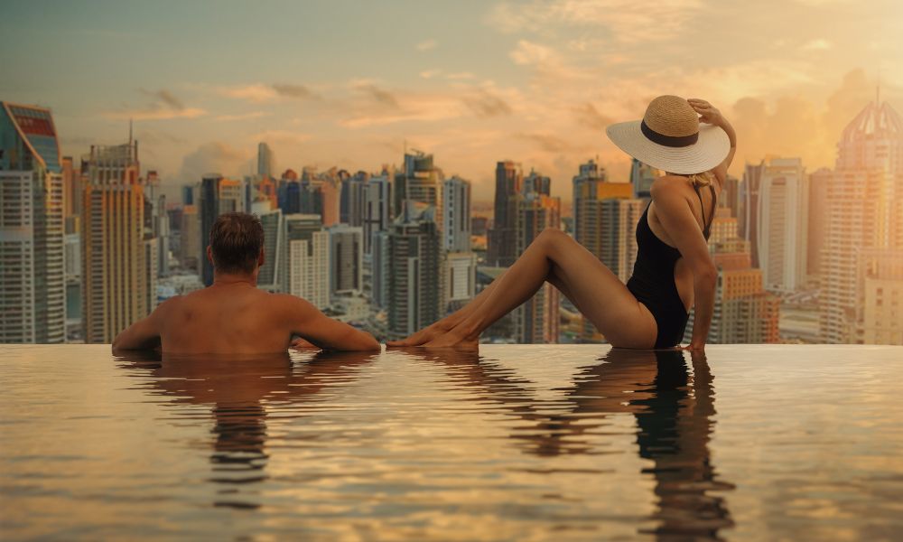 /api/cms/uploads/uae_dubai_couple_on_Dubai_skyline_d14e7d0547.jpg